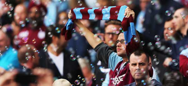 west-ham-fans-bubbles1.jpg