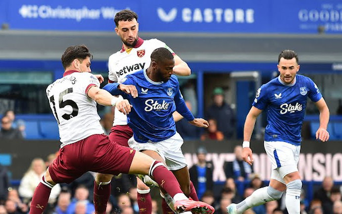 Image for European Giants Eye West Ham Defender – But Can They Afford Him?
