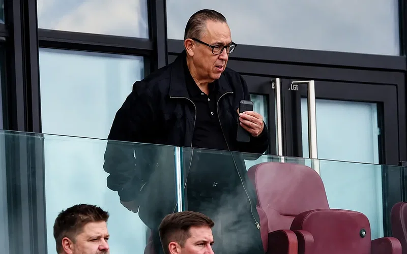 Image for Forget Sullivan… Thousands Of Hammers Serenade Fan Favourite At London Stadium
