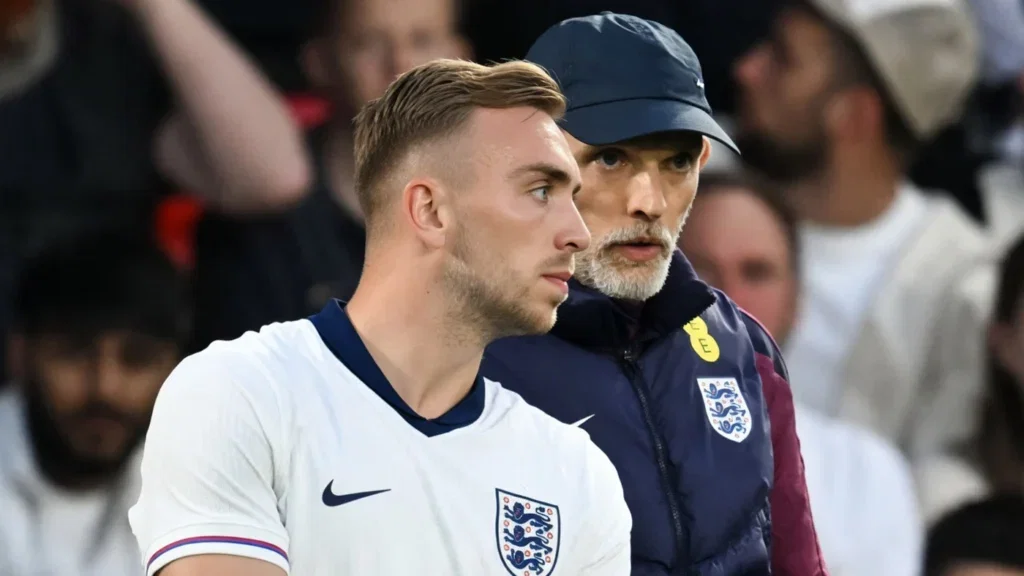 Thomas Tuchel stands alongside Jarrod Bowen