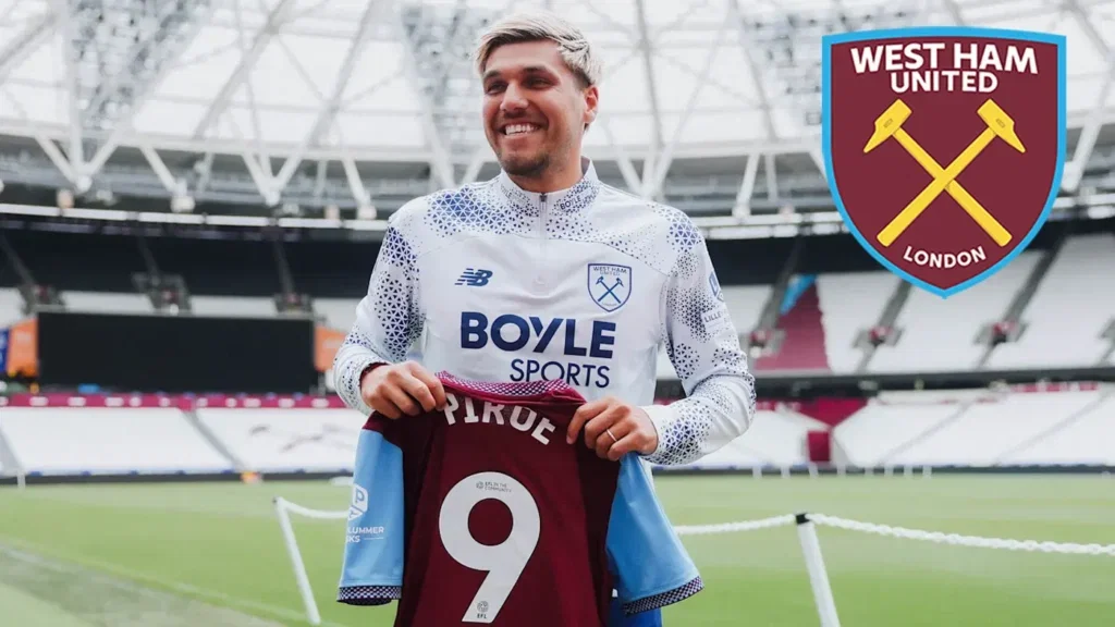 Joel Piroe after completing his move from Leeds United to West Ham United.