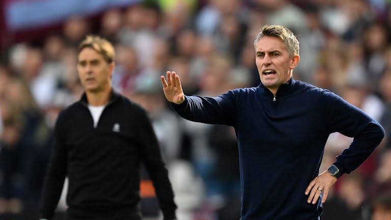 McKenna and Julen Lopetegui syand on the touchline at the London Stadium-West Ham v Ipswich