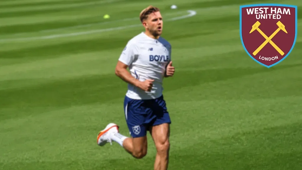 alt="West Ham striker Niclas Füllkrug returns to pre-season training as he looks for a move away from the club"