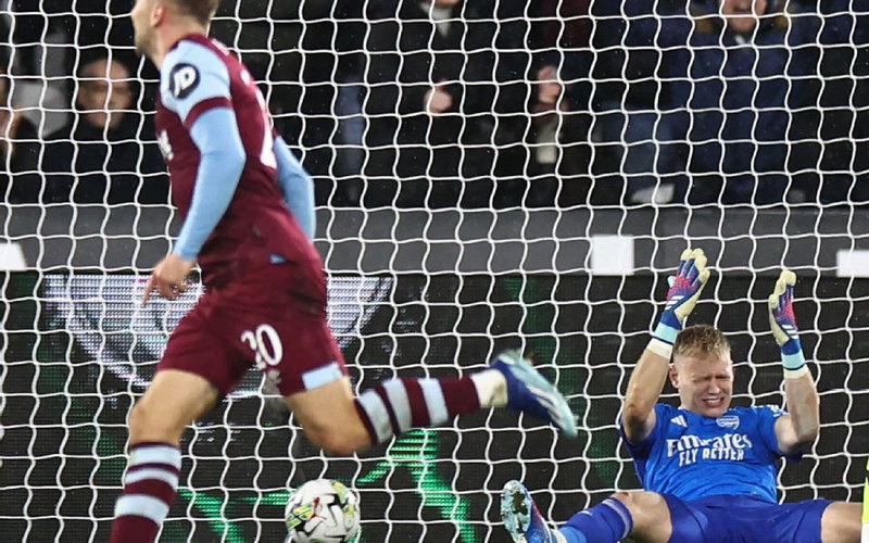 Image for Report: West Ham ‘In Talks’ With Calamity Keeper