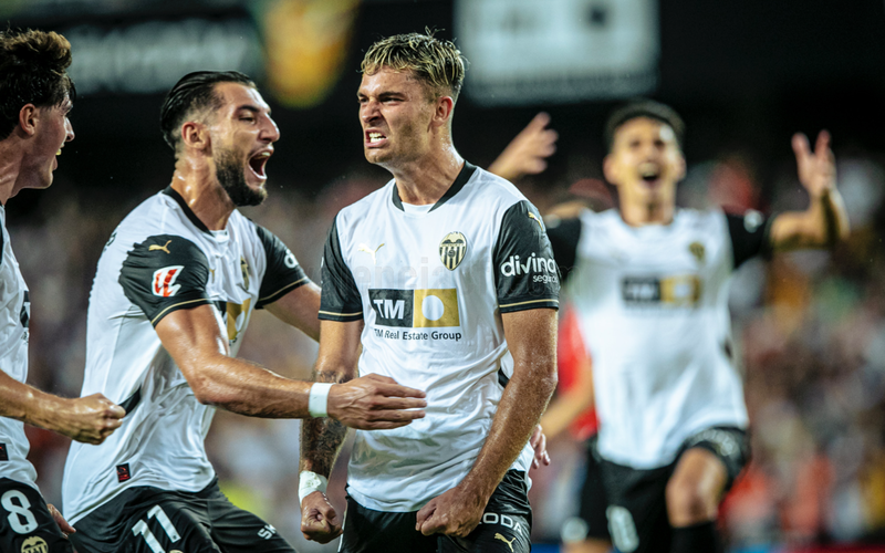 Image for Striker Target I Valencia Make Price Crystal Clear