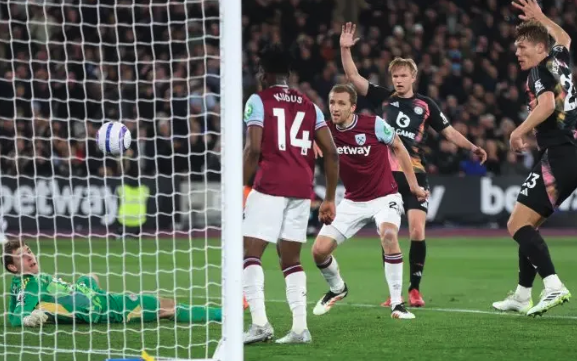 Image for “Eye catching performance” | One Hammer stands tall in Leicester display