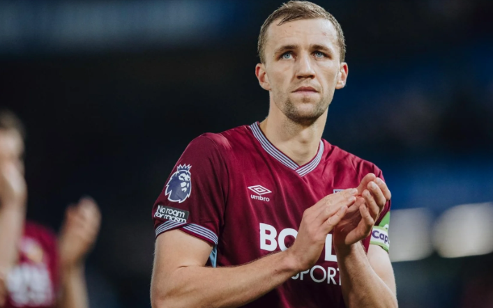 Image for Problems pile up as Senior West Ham pro points the finger of blame