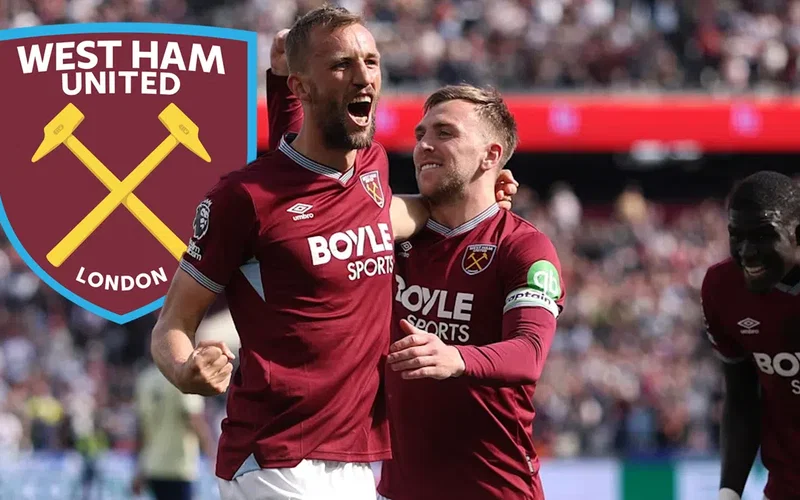 Image for Fan favourite dodges questions over future in ominous twist | West Ham News
