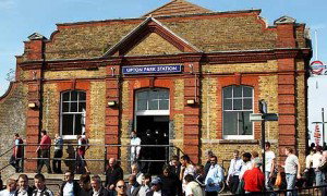 Upton-Park-station-001