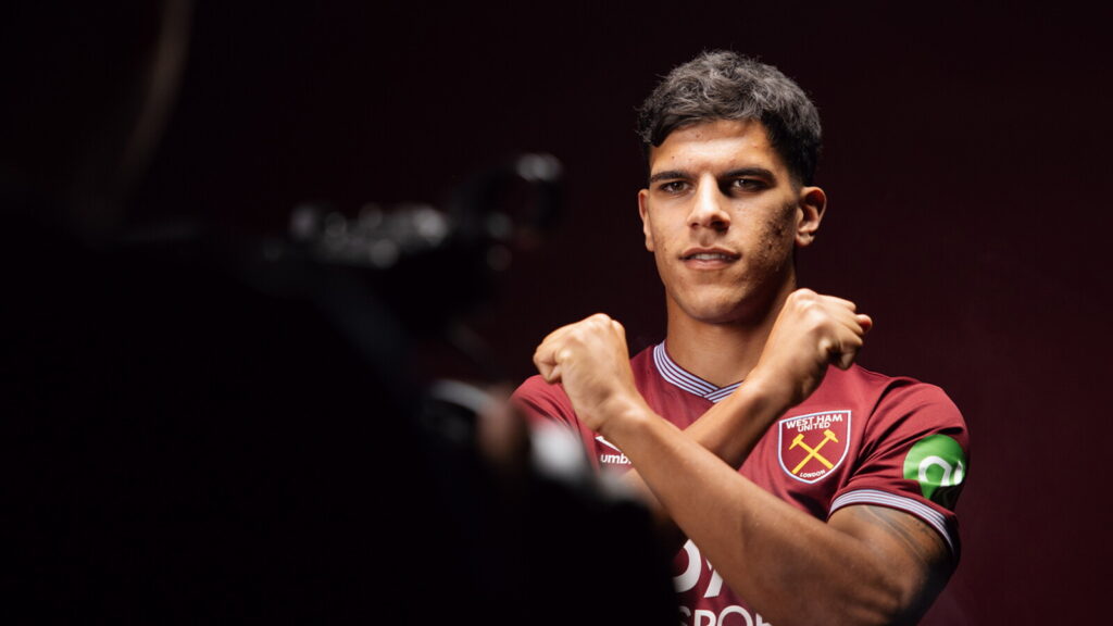 Fernandes makes the crossed hammers sign