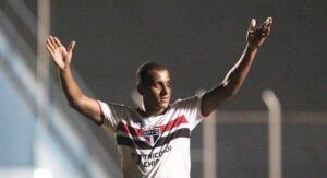 Unused Luizão is desperate to leave West Ham and return to Brazil